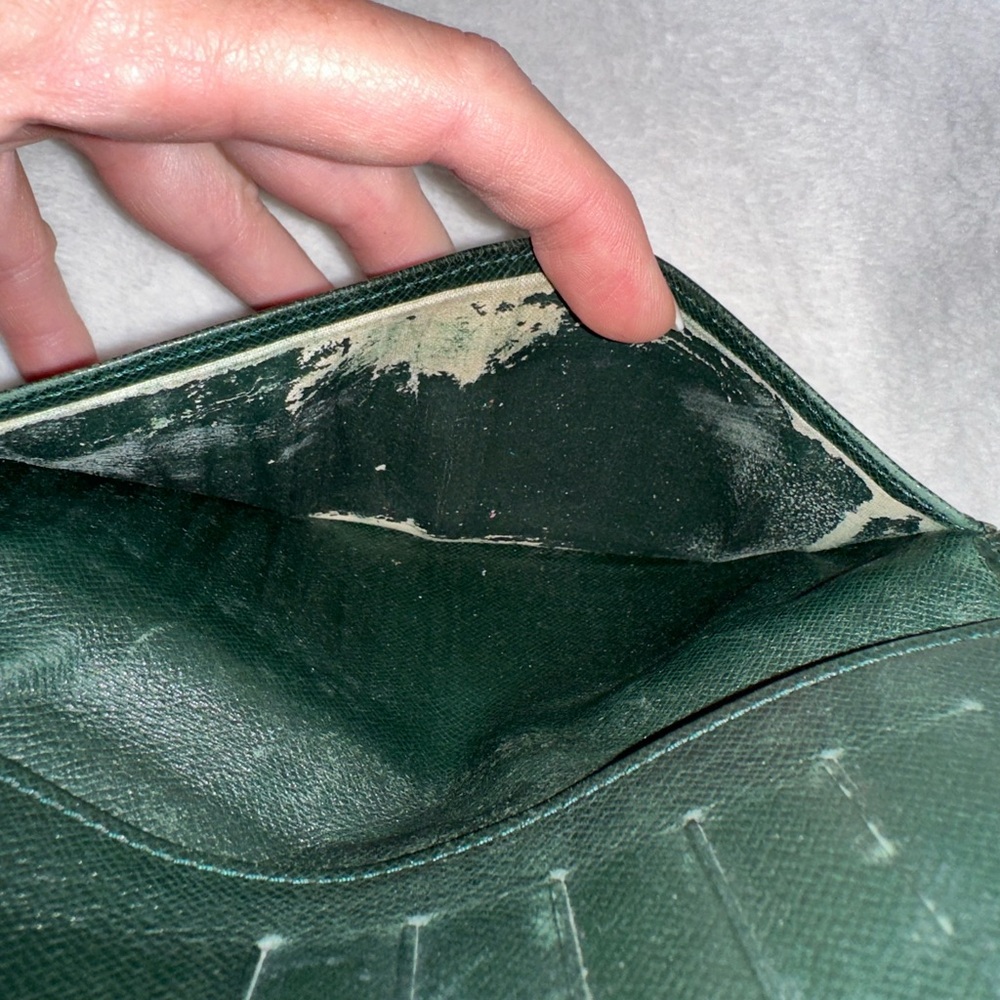AUTHENTIC MEN'S LOUIS VUITTON BLACK GREEN TAIGA LEATHER PORTE CARTES LONG WALLET - Picture 8 of 12